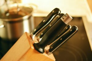 Knivblokke: Sådan holder du dem rene og vedligeholder deres skarphed